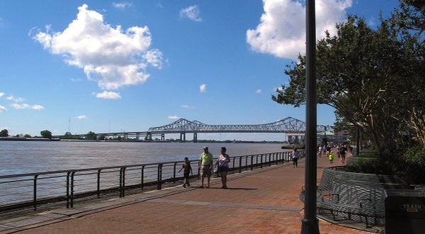 Kick Off Spring In New Orleans With These 6 Scenic Hikes Under One Mile
