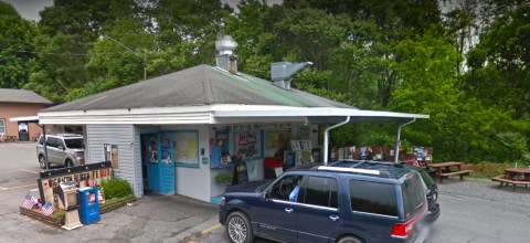 This Ramshackle Drive In Hiding In West Virginia Serves The Best Hot Dogs Around