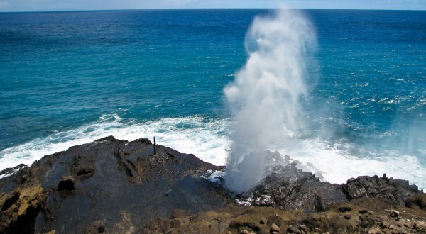 This Hawaii Blowhole Is The Coolest Thing You’ll Ever See For Free