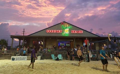 Visit The Best Beach Bar In Louisiana Where It Always Feels Like You're On Summer Vacation