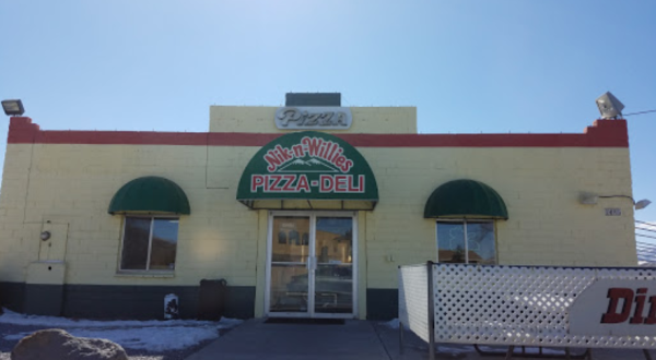 This Ramshackle Pizzeria Hiding In Nevada Serves The Best Pizza Around