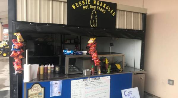 The Hot Dogs At This Wyoming Eatery Are Absolutely Overloaded With Tasty Toppings