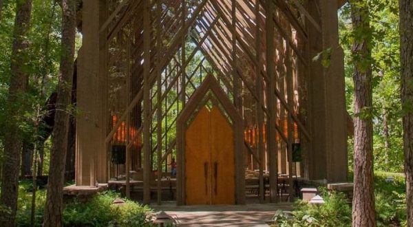 This Massive Chapel Made Of Glass And Wood Is One Of The Most Breathtaking In The U.S.