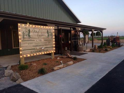 This Missouri Restaurant Way Out In The Boonies Is A Deliciously Fun Place To Have A Meal