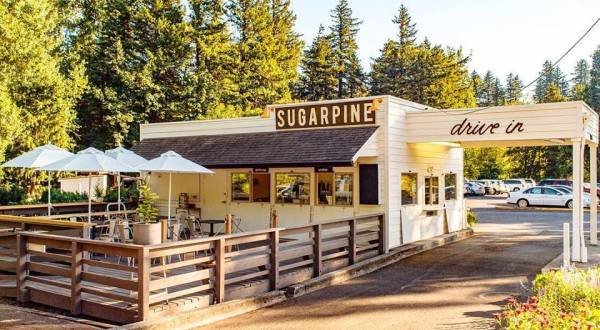 This Little Drive-In Restaurant Used To Be A 1920s Gas Station And You Won’t Believe The Food It Serves