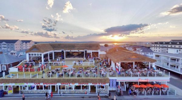 Visit The Best Beach Bar In New Hampshire Where It Always Feels Like You’re On Summer Vacation