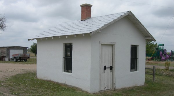 Not Many People Realize That This Tiny Colorado Town Is Home To The Smallest Jail In The Country