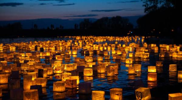 The Water Lantern Festival In Kansas That’s A Night Of Pure Magic