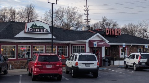 This Unassuming Restaurant In West Virginia Serves The Best Doggone Food You've Had In Ages