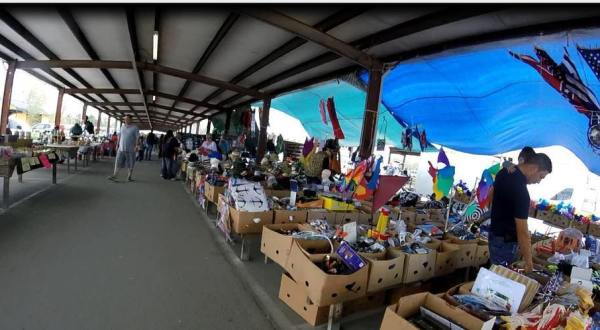 You Could Spend Hours At This Giant Outdoor Market In Mississippi