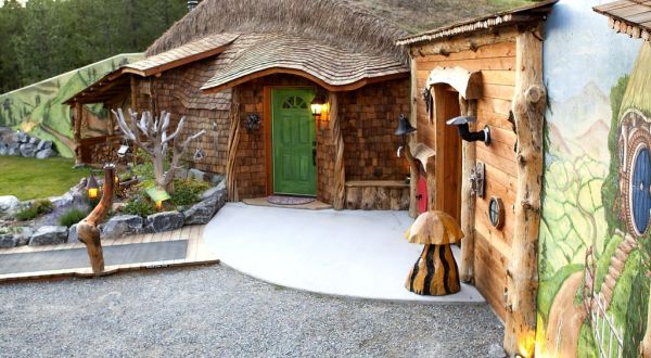 Few People Realize There’s A Hobbit House In Montana Where You Can Stay The Night