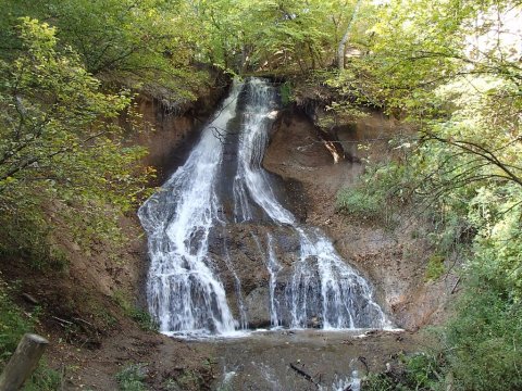 Take This Easy Trail To An Amazing 45-Foot Waterfall In Nebraska