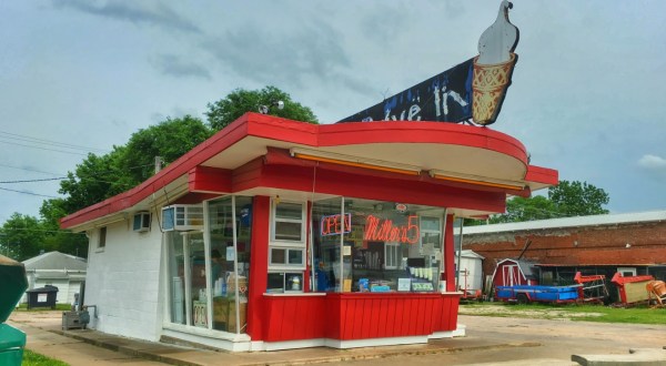 The Old Fashioned Drive-In Restaurant In Kansas That Hasn’t Changed In Decades