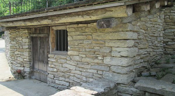 There’s A 200-Year-Old Spring House Hiding In Plain Sight In Cincinnati