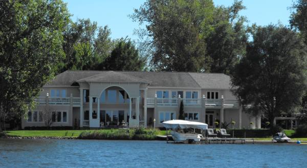 This Resort-Style Bed & Breakfast On A Lake In Indiana Will Make You Feel Like Royalty
