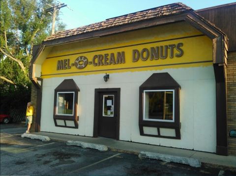 These Famous Donuts Have Been Made In Illinois For Nearly 90 Years