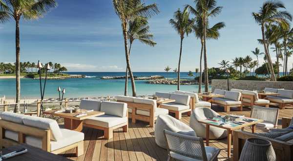 The World’s Only Fish Sommelier Can Be Found At This Beachfront Restaurant In Hawaii