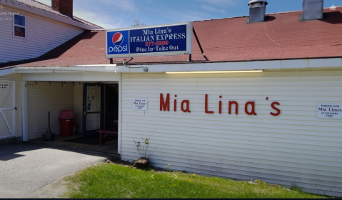 This Miniscule Pizza Shop Is Known For Having The Best Bread In Maine