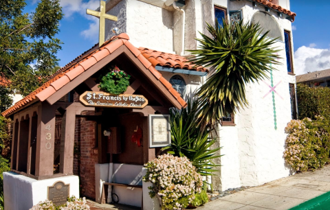 One Of The Smallest Churches In The World Is Right Here In Southern California And It's Completely Dazzling