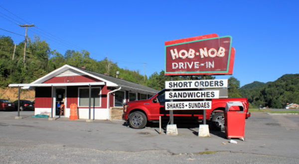 The Burgers And Shakes From This Middle-Of-Nowhere Drive-In Are Worth The Trip From Anywhere In Virginia