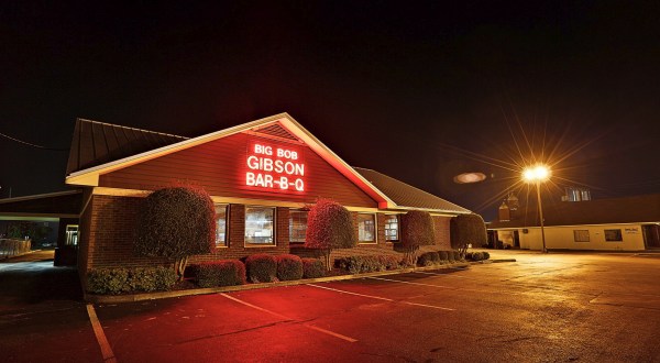 The Iconic Alabama Restaurant That Ships Its Famous BBQ All Across America