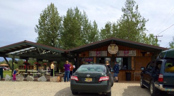 This Restaurant With Curbside Service In Alaska Will Remind You Of The Good Old Days