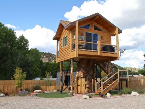 A Stay In This Magical Treehouse In Utah Is The Best Thing You'll Do All Year