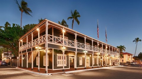 Travel Back In Time To Plantation Days At This Charming Hawaii Hotel