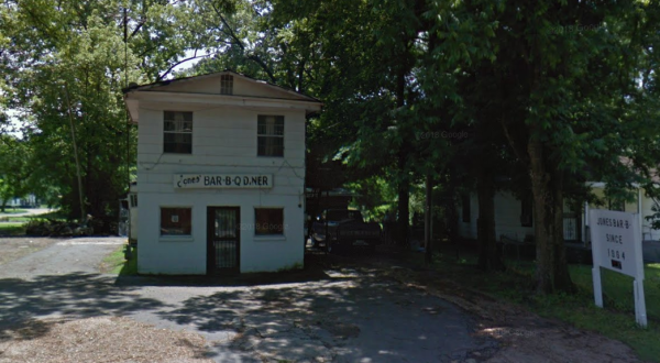 People Travel From All Over The World Just To Eat At This Teeny Tiny Arkansas BBQ Joint