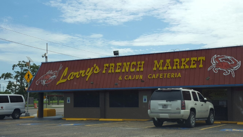 A Ramshackle Cajun Market In Texas, Larry's Serves Some Of The Best Seafood Around