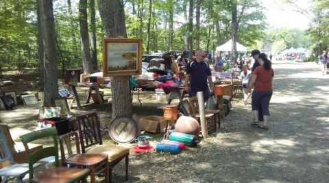 The Charming Out Of The Way Flea Market In Connecticut You Won’t Soon Forget