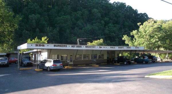 The Old Fashioned Drive-In Restaurant In North Carolina That Hasn’t Changed In Decades