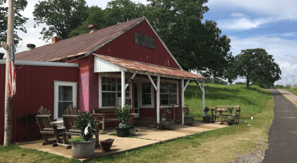 This Oklahoma Restaurant Way Out In The Boonies Is A Deliciously Fun Place To Have A Meal
