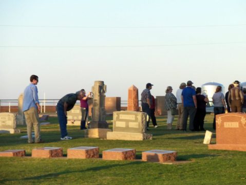 Take This Sunset Cemetery Tour In Oklahoma For A Beautifully Eerie Adventure