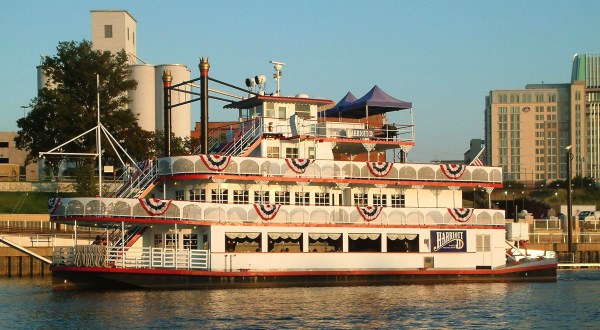 Spend A Perfect Day On This Old Fashioned Paddle Boat Cruise In Alabama