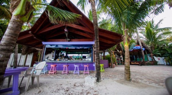 The Best Beach Bar In America Where You’ll Always Feel Like You’re On Summer Vacation