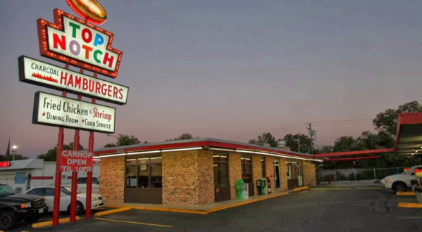 This Restaurant With Curbside Service In Texas Will Remind You Of The Good Old Days