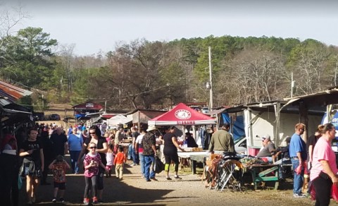 One Of The South's Largest Outdoor Markets Is Right Here In Alabama And You'll Want To Visit