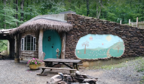 Few People Realize There’s A Hobbit House In Maryland Where You Can Stay The Night