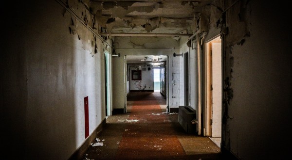 These Ghost Hunts In A Former Arizona Hospital Aren’t For The Faint Of Heart