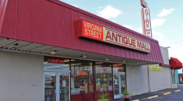 You Could Lose Yourself For An Entire Day In Nevada’s Oldest And Largest Antique Mall