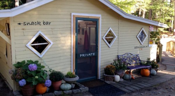 Enjoy Your Meal On The Beach At This Charming Lakefront Restaurant In Maine