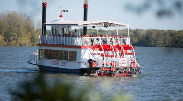 Spend A Perfect Day On This Old-Fashioned Paddle Boat Cruise Near Detroit
