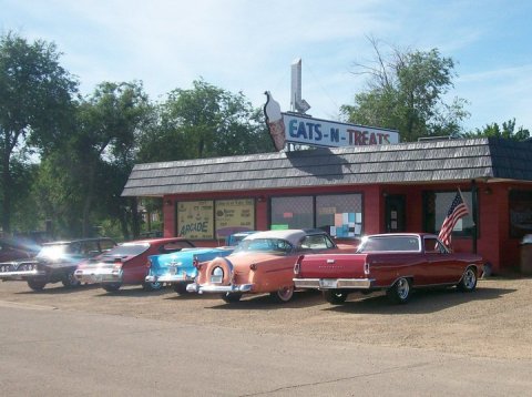 The Burgers And Shakes From This Middle-Of-Nowhere North Dakota Drive-In Are Worth The Trip