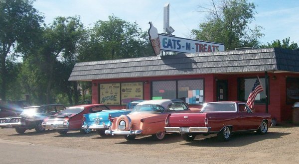 The Burgers And Shakes From This Middle-Of-Nowhere North Dakota Drive-In Are Worth The Trip