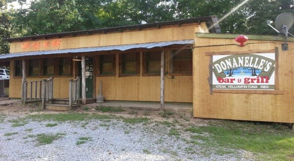 This Mississippi Restaurant Out In The Boonies Is A Deliciously Fun Place To Have A Meal