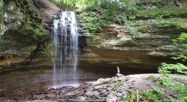 The Hike To This Little-Known Michigan Waterfall Is Short And Sweet