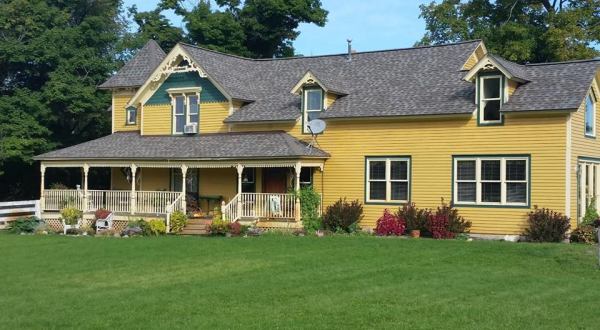 There’s A Bed And Breakfast On This Horse Farm Near Detroit And You Simply Have To Visit