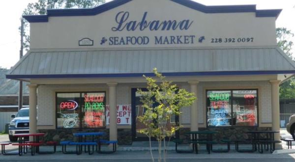 Some Of Mississippi’s Best Po’boys Can Be Found Inside This Seafood Market
