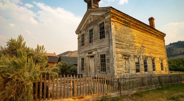 The One Creepy Ghost Town In The U.S. That Will Chill You To The Bone